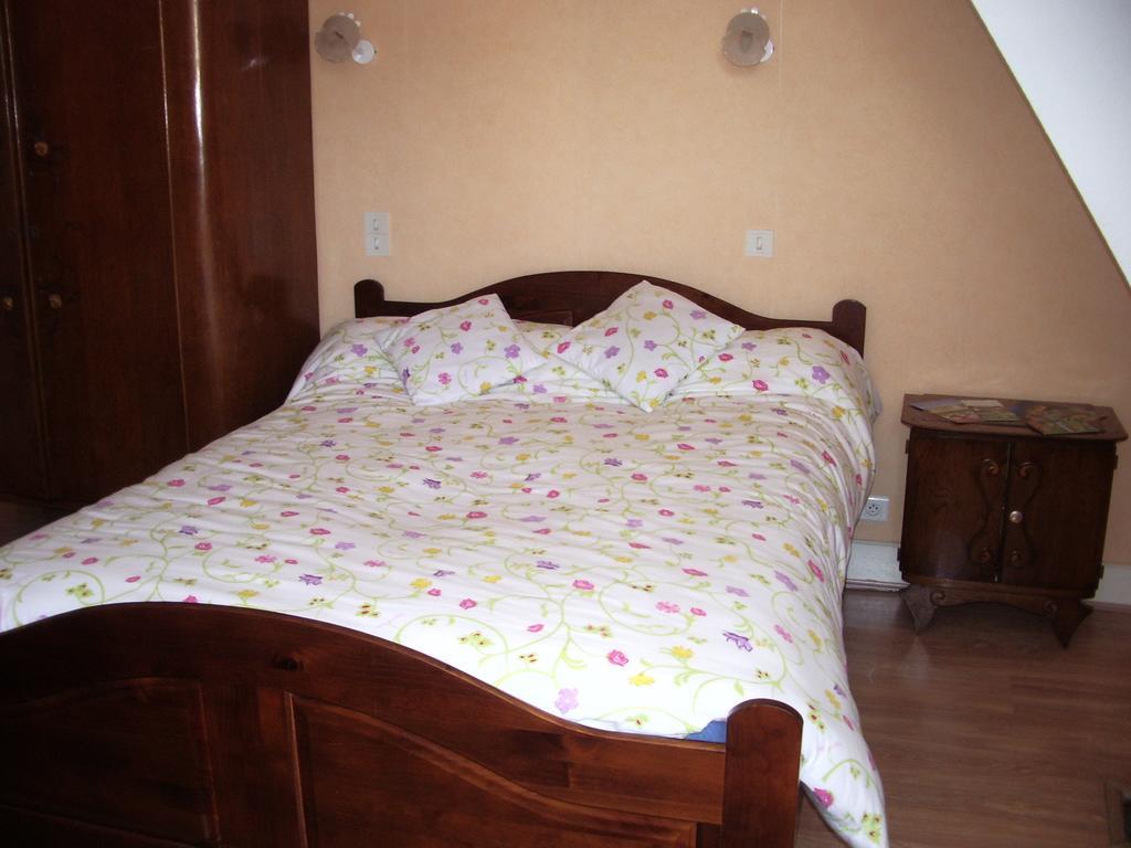 Plaimpied-Givaudins Les Glycines Bed & Breakfast エクステリア 写真